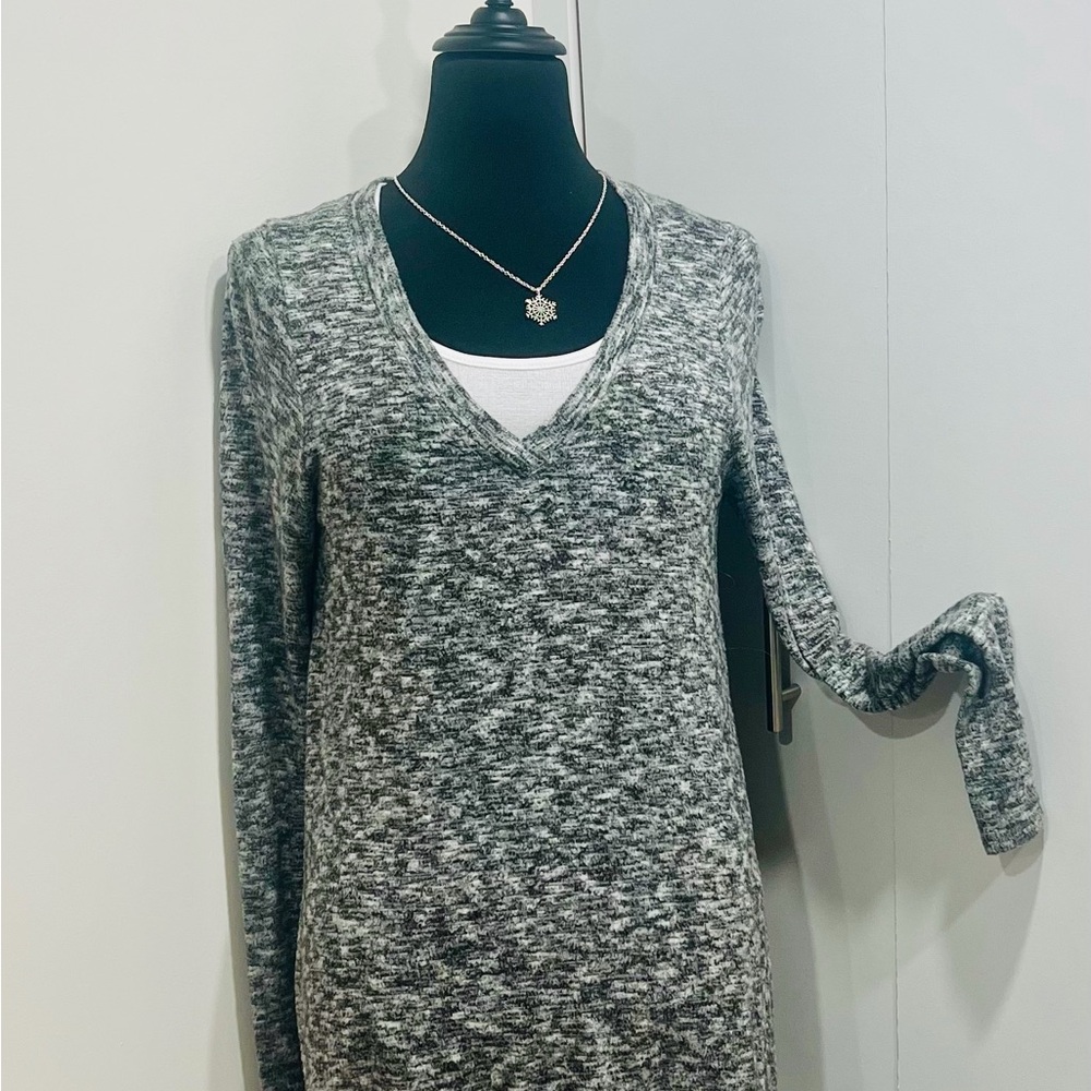 Paper Crane Gray V-Neck Women's Top drop sides Small